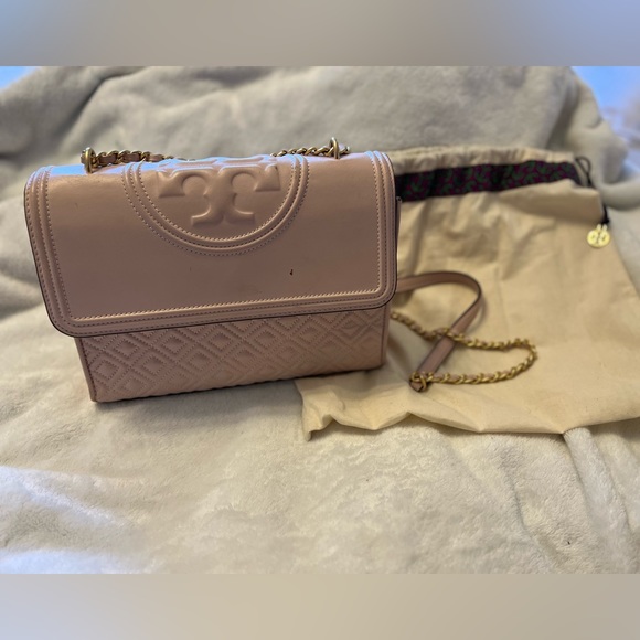 Tory Burch
Fleming Leather Convertible
Shoulder Bag - Picture 1 of 3